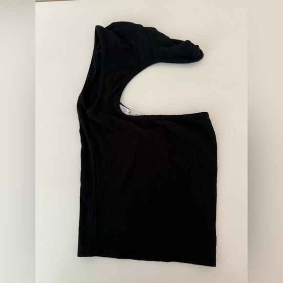 LF Cut Out Shoulder Mock Neck Tank Top - Picture 2 of 10